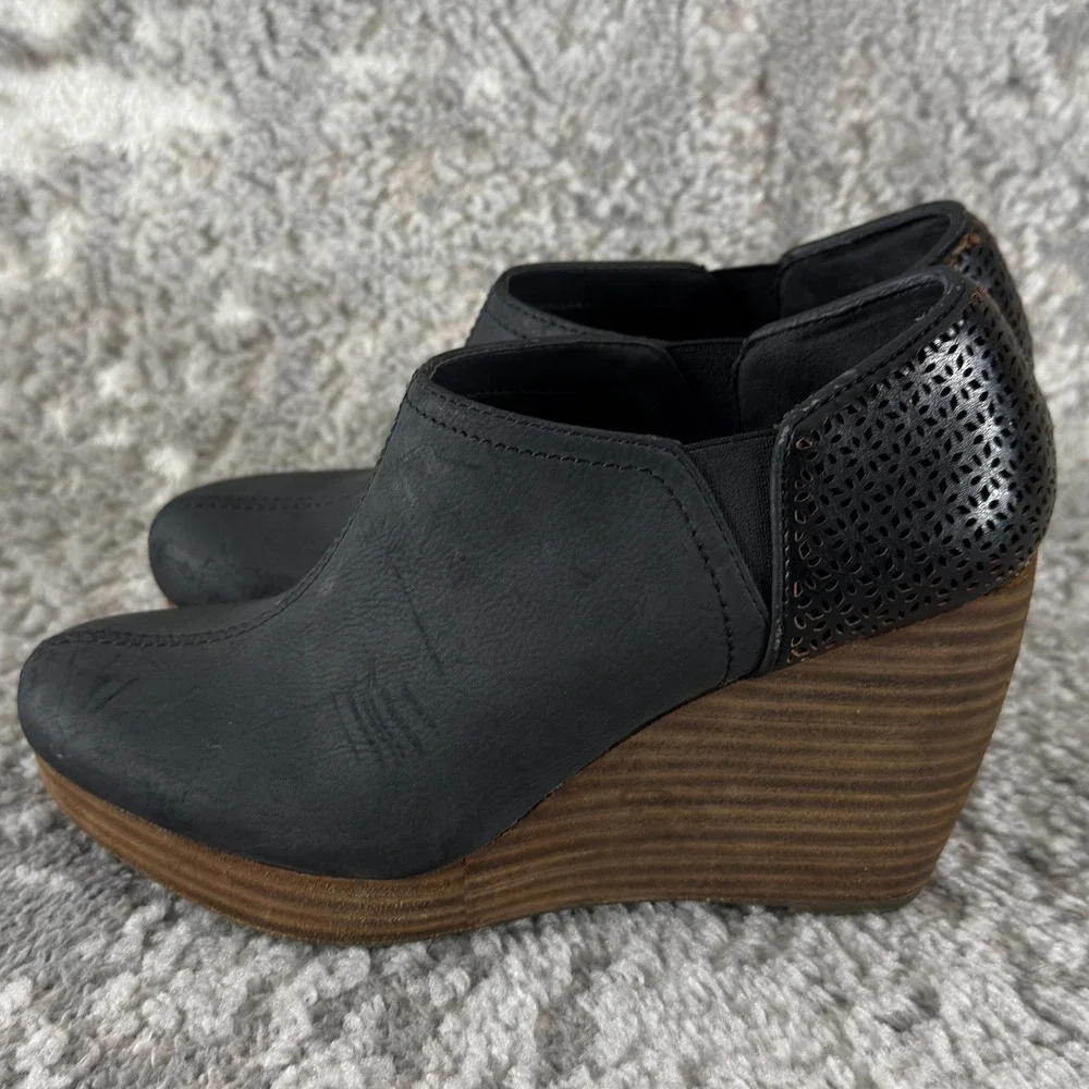 Dr. Scholls Size 7.5 Perforated Wedge Heel Ankle Booties Black‎ Women